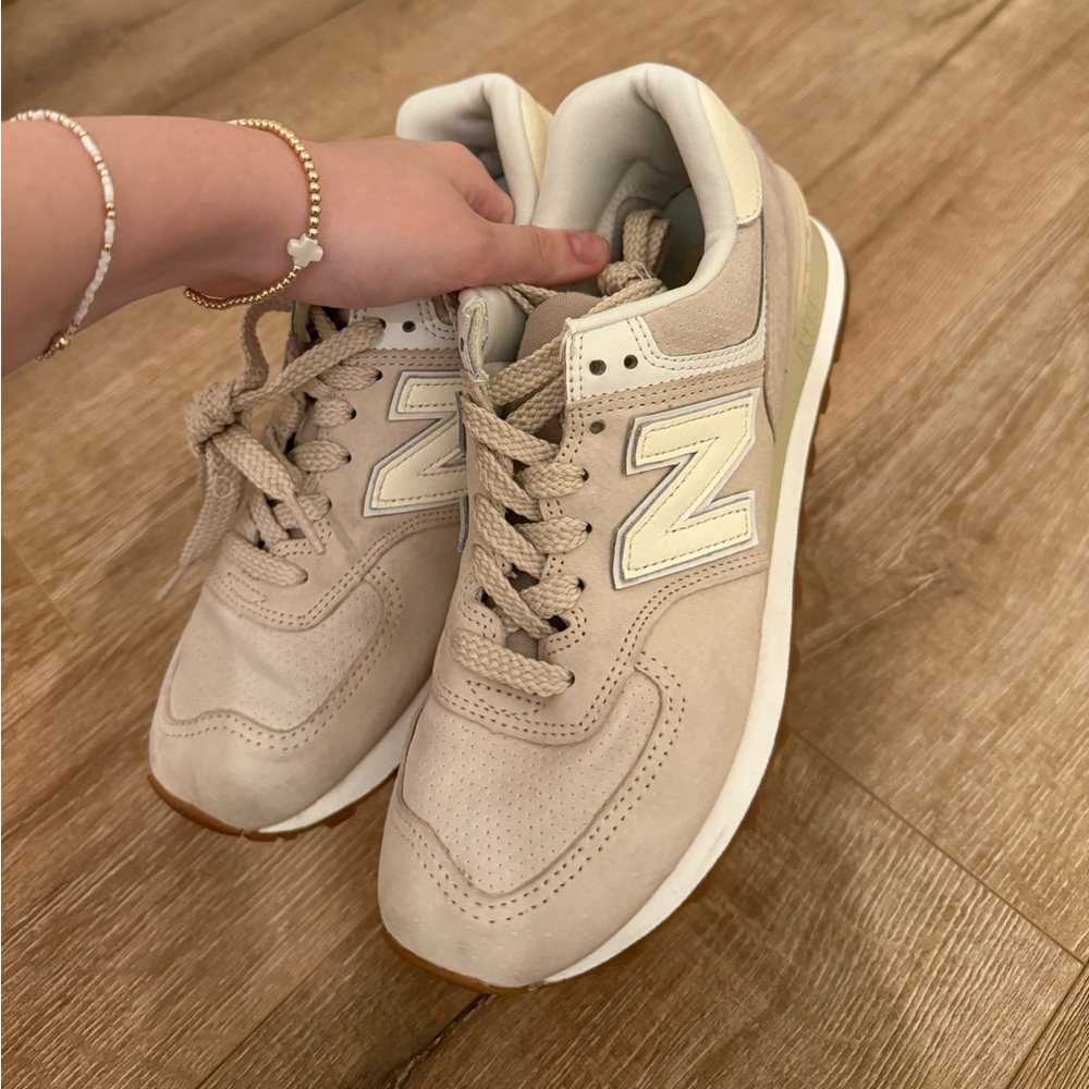 New Balance Women’s Tan/ Cream Sneakers